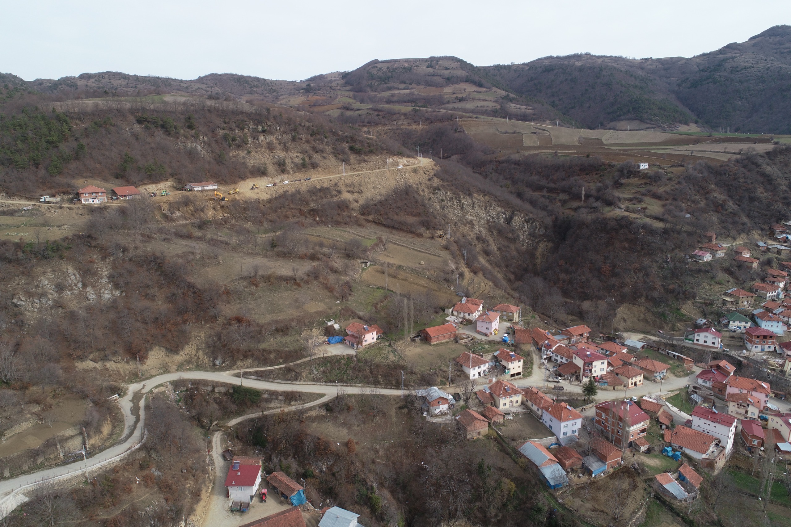 GÜNEBAKAN’DA ÇALIŞMALARINI SÜRDÜRÜYOR